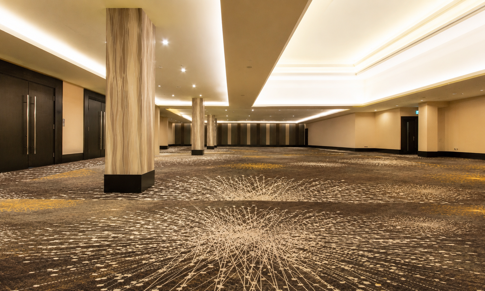 Panduan Lengkap: Cara Menentukan Spesifikasi Karpet untuk Proyek Hotel & Kantor
